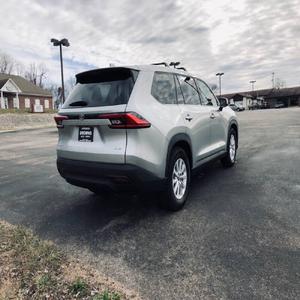 Toyota Grand Highlander 2024 en parfait état - Product Image 2