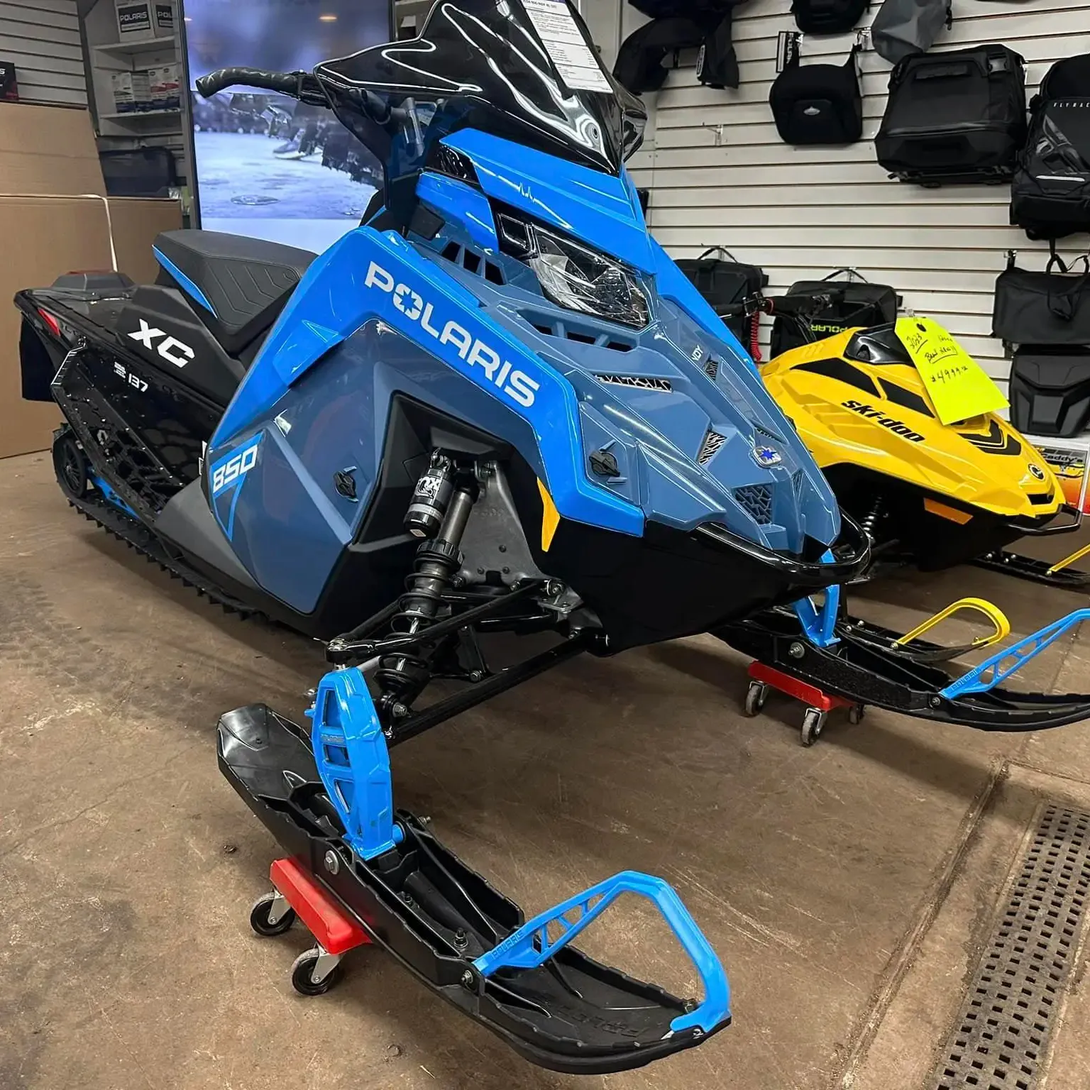 2022/2021 Polaris Snowmobile 850 Indy XC 137พร้อมส่ง