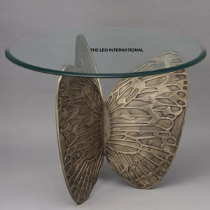 Mesa de centro única en forma de mariposa con tapa de vidrio y base de metal de aluminio, mesa de centro decorativa con acento - Product Image 1