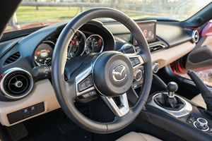 Mazda MX-5 Miata RF Grand Touring 2020 d'occasion en excellent état - Product Image 1