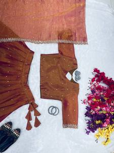 Hermosa Ropa de Boda Lehenga Con Bordado Por Mayorista Fabzone - Product Image 2