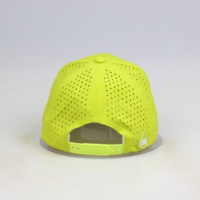 Casquette de sport structurée 6 panneaux Casquette de golf imperméable en nylon Casquette de golf néon découpée au laser Casquette de baseball légère et imperméable en nylon