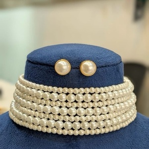 Perles blanches simples Qualité exclusive élégante avec collier de perles pour la fête et la fonction porter pour les femmes et les filles - Product Image 1