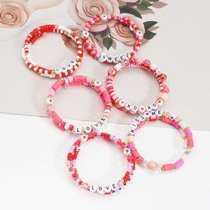 Pulsera de abalorios rosa <span class=keywords><strong>y</strong></span> blanco con dije de carta de <span class=keywords><strong>amor</strong></span>, joyería apilable estilo bohemio para mujer - Product Image 4