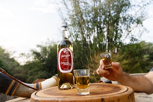 Cachaça Tradicional Nha Dita Añejada 12 Meses en Barricas de Amburana y Roble Francés, Licor Artesanal Brasileño 750ml - Product Image 2