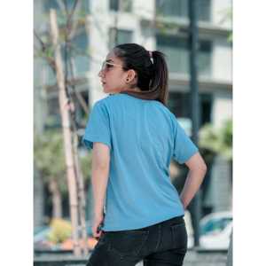 เสื้อยืดสีฟ้าขาวดำแบบอาร์กติกของผู้หญิงแฟชั่นที่สง่างามและมีสไตล์ - Product Image 1