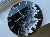 Prepara un molde: Este puede ser un molde redondo o cualquier forma que desees para el reloj.