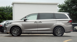 MPV de Lujo USADO 2024, Motor Turbo de Gasolina, Volante a la Izquierda, Asientos de Cuero, Techo Panorámico, Aire Acondicionado Automático, Luces Diurnas de Xenón - Product Image 4