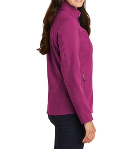 Chaqueta Softshell transpirable impermeable para mujer a prueba de viento con cierre de cremallera Servicio OEM Patrón impreso - Product Image 3
