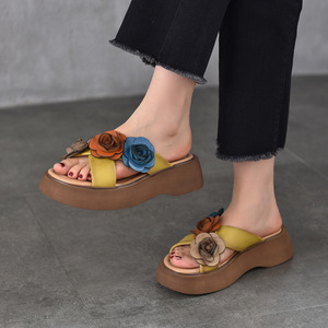 Sandalias de cuero para mujer, tipo chanclas, para verano, playa, casuales, cómodas. - Product Image 1