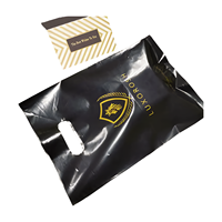 Sacs à provisions en plastique noir pour vêtements avec logo sacs à bijoux personnalisés avec poignée découpée pour boutique promotionnelle