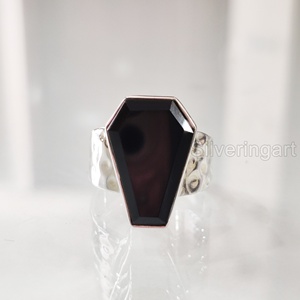 Anillo de mujer Forma de ataúd natural Piedra preciosa de ónix negro Piedra natal de Diciembre Martillo de Navidad Anillo de ataúd Anillo de plata esterlina 925 - Product Image 1