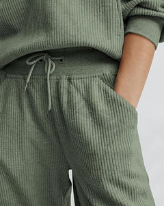 Chándal de invierno elegante para mujer Comodidad y moda Diseño recortado resistente al estiramiento combinado - Product Image 2