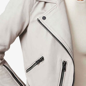 Veste en cuir pour femmes, design élégant, matière douce, parfaite pour les tenues décontractées et les soirées. - Product Image 4