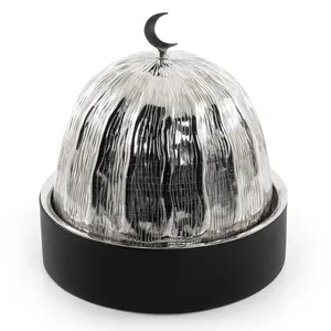 Boîte à bonbons élégante de style dôme en métal doré avec base ronde en bois, parfaite pour les chocolats, les bonbons et les cadeaux de mariage - Product Image 3