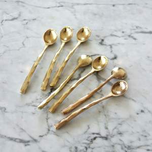 Cucharas de latón chapadas en oro de alta demanda con mango de concha marina para bodas, cucharas de mesa para cenas - Product Image 4