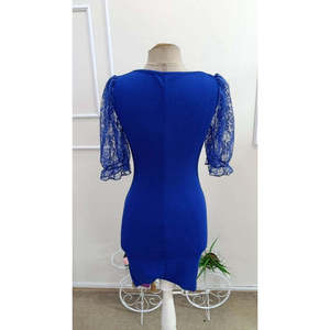 Robe en crêpe scintillante à manches courtes, col en V, détail croisé sur le côté, dentelle, pour femme, 35028 - Bleu Saks - Product Image 5