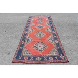 Alfombra Grande Vintage de 4.4x10.5 pies (135x320 cm), Alfombra Turca Roja con Diseño Floral - Product Image 1