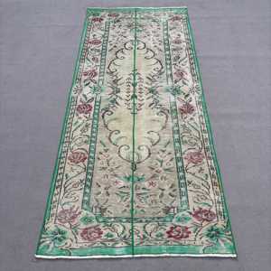 พรมวินเทจสไตล์ตุรกี ขนาด 3.4x7.9 ฟุต พรมขนสัตว์ขอบสีเขียว - Product Image 1