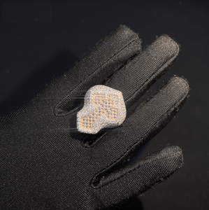 Bague hip hop en moissanite glacée, croix pavée de diamants de laboratoire, design audacieux et luxueux, unisexe - Product Image 3