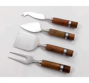 Ensemble de 4 couteaux à fromage en acier inoxydable et manche en bambou avec couverts de cuisine de haute qualité - Product Image 3