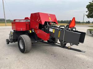 Presse à balles carrée Massey Ferguson 1842S d'occasion pour la récolte de céréales, de maïs, de blé, de riz, d'arachides et de pommes de terre - Product Image 6