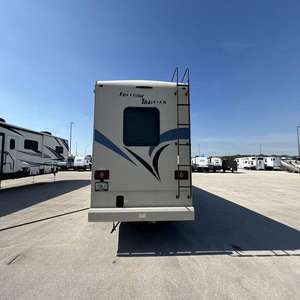 Autocaravana Usada 2022 T-h-o-r F-r-e-e-d-o-m T-r-a-v-e-l-e-r A32, Tipo Camping Cruiser, Euro 6, para 4-6 Personas, Una Habitación - Product Image 3