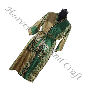 KL018 Batas Hechas a Mano de Seda Vintage, Kimono Largo con Bolsillos y Cinturón Oem - Product Image 5