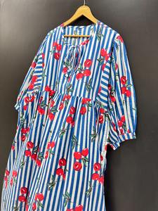 Robe midi moderne en coton imprimé pour les voyages de style urbain et les sorties de week-end confortable et à la mode à vendre - Product Image 3