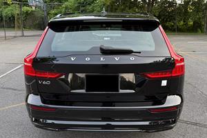 2023 pour V60 Recharge T8 Polestarr AWD Turrbo Cuir R18 Faible kilométrage Boîte de vitesses automatique Volant à gauche Essence/Gaz - Product Image 4