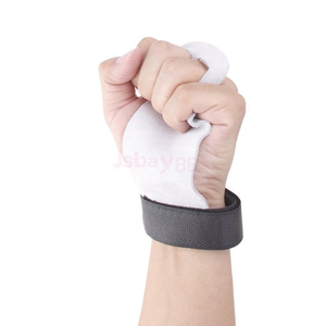 Empuñaduras de cuero de gimnasia de 2 agujeros con logotipo de marca personalizado, protector de Palma resistente para levantamiento de pesas y entrenamiento - Product Image 4