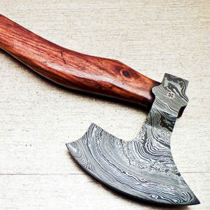 Hacha vikinga de acero de Damasco forjada a mano, mango grabado personalizado, lista para la batalla y hacha táctica para exteriores, hacha de batalla forjada a mano - Product Image 4