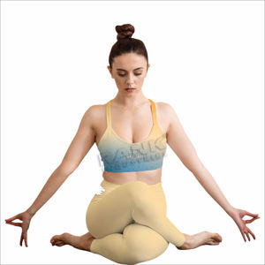 Ensemble de yoga pour femmes Tissu respirant à séchage rapide avec leggings anti-squats et soutien-gorge de sport Parfait pour le yoga et un usage quotidien - Product Image 1