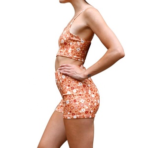 ชุดโยคะสองชิ้นสำหรับผู้หญิง ชุดออกกำลังกายเนื้อผ้านุ่มสบาย ชุดโยคะขายส่ง เสื้อชั้นในกีฬาแบบเปิดหลัง กางเกงขาสั้นเอวสูงสำหรับปั่นจักรยาน ชุดฟิตเนส - Product Image 4