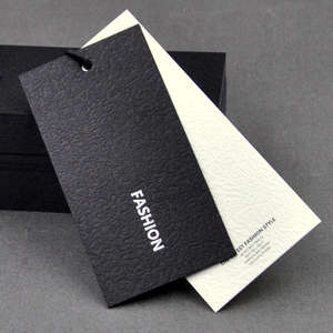 Étiquette de suspension en carton noir personnalisée pour vêtements, impression spéciale de marque, étiquette simple à suspendre, estampage à chaud - Product Image 4