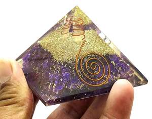 Pirámide de orgón de protección espiritual Natura hecha a mano-Cristales de amatista y ónix - Product Image 5