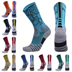 Venta al por mayor de calcetines personalizados para hombres y mujeres, calcetines de moda para correr, fútbol, ciclismo, calcetines de algodón, divertidos calcetines cortos cálidos de arcoíris para hombres - Product Image 2