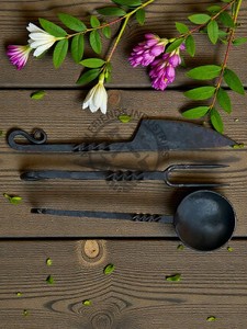 Nouvelle édition Ensemble de couverts médiévaux forgés par un forgeron Ensemble d'ustensiles de cuisine et de salle à manger décoratifs uniques avec poignée torsadée pour le camping - Product Image 2