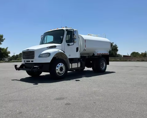 Venta al por mayor de camiones cisterna Freightliner usados de 2015 y 2016, modelo M2, con tanque de acero nuevo de 2300 galones. Envío rápido. - Product Image 1