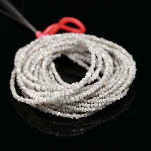 Perles de diamants naturels blancs bruts non taillés de 2-3 mm, diamants bruts non taillés, excellente et bonne qualité de coupe pour la fabrication de bijoux - Product Image 1