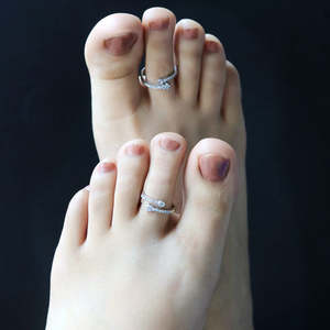 Anillos de Dedo Zarkan de Oro de 18K que Supercalan la Excelencia con Diamantes y Circonitas, Chapados en Oro para Compromiso, Boda y Regalo - Product Image 2