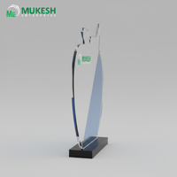 Trophée sportif en acrylique en forme de pomme, personnalisé, durable, poli, gravé et imprimé en typographie par Mukesh Enterprise pour récompenses d'entreprise