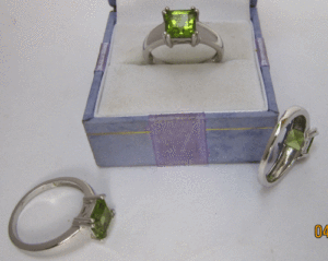 Anillo Romántico de Oro Blanco con Gema de Peridoto Corte Esmeralda Claridad VS Chapado en Rodio para Uso Diario Joyería Fina - Product Image 1