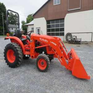 Tracteur compact Kubota 4x4 LA526 d'occasion de haute qualité, diesel, avec boîte de vitesses automatique et pompe, 65 CV, prix bas pour l'agriculture - Product Image 5