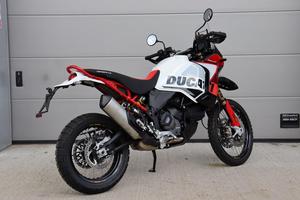 Motocicleta DesertX 937cc Adventure de Alta Calidad - Product Image 2
