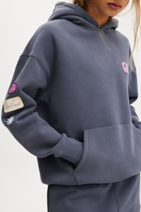 Diseño único Folkstone Drop Shoulder Sudadera con capucha gráfica de gran tamaño para mujer Sudaderas con capucha antiarrugas y transpirables para mujer Sudadera con cremallera - Product Image 6