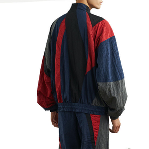 Conjunto de chaqueta cortavientos ligera para correr con logotipo personalizado, chándal vintage con tela resistente a las manchas para correr en invierno - Product Image 2