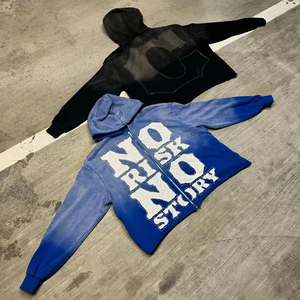 Sudadera con capucha estilo streetwear para hombre, azul y negro con estampado degradado, informal, con diseño gráfico de letras en relieve. - Product Image 1