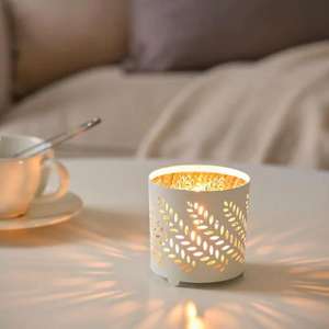 Portavelas votivo de metal caprichoso con recortes en forma de estrella perfecto para la decoración de la temporada navideña - Product Image 1