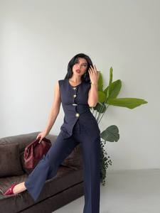 Ensemble tailleur élégant jaune sans manches pour femme avec détails boutonnés, pantalon long et blazer – Idéal pour l'été - Product Image 2